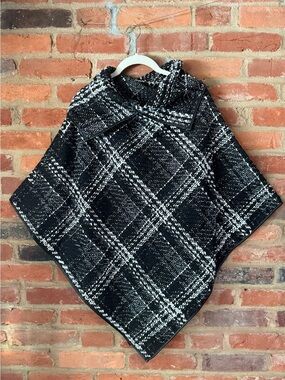 Black & White Plaid Knit Poncho Cape - Women's Jacket